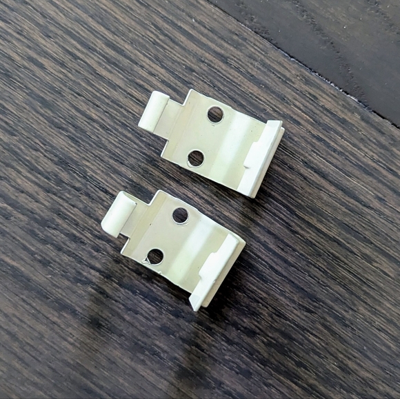 Levolor Mini Blinds Brackets, Cream, 1 Pair - Picture 3 of 5